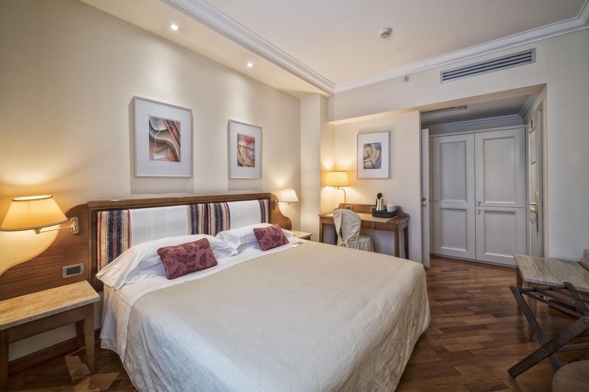 B&B Hotel Firenze Laurus Al Duomo Bagian luar foto