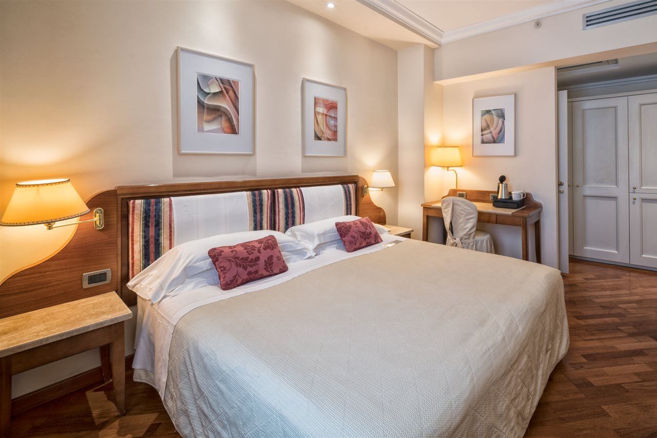 B&B Hotel Firenze Laurus Al Duomo Bagian luar foto